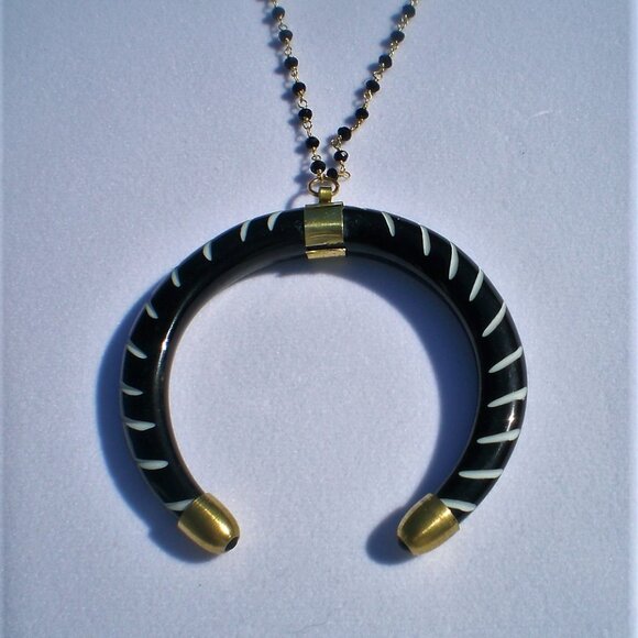 Black/White Double Ended Crescent Pendant Necklace - Picture 4 of 4